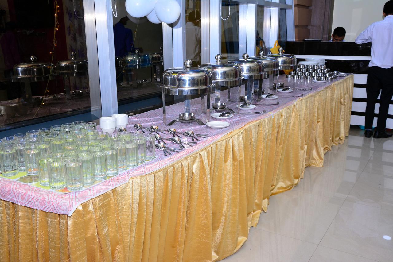 Hotel Devbhoomi Inn Risikés Kültér fotó