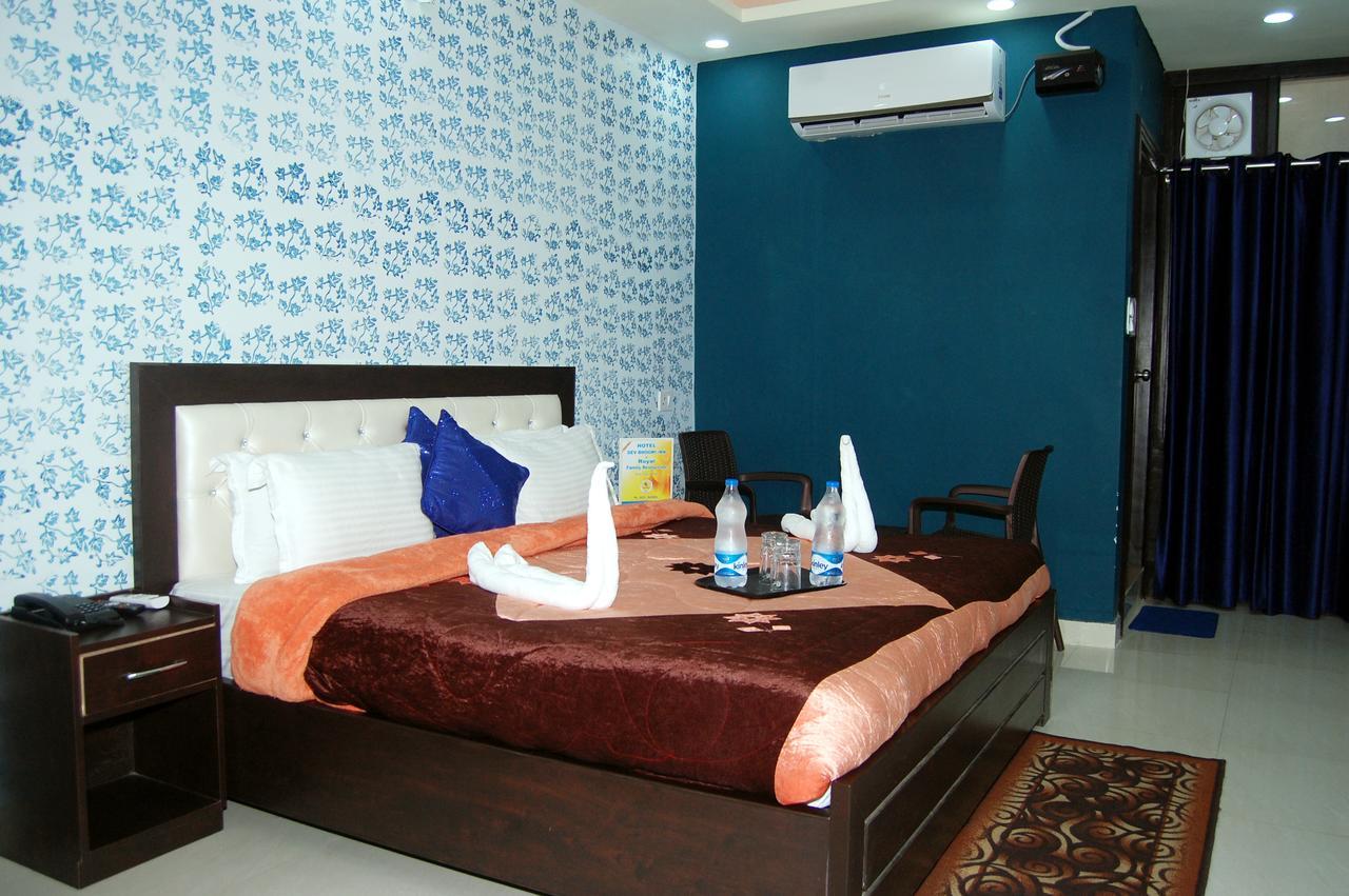 Hotel Devbhoomi Inn Risikés Kültér fotó